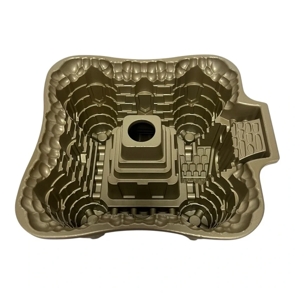 Nordic Ware 3-D Sandcastle Baking Pan Bundt Cake Mold Castle